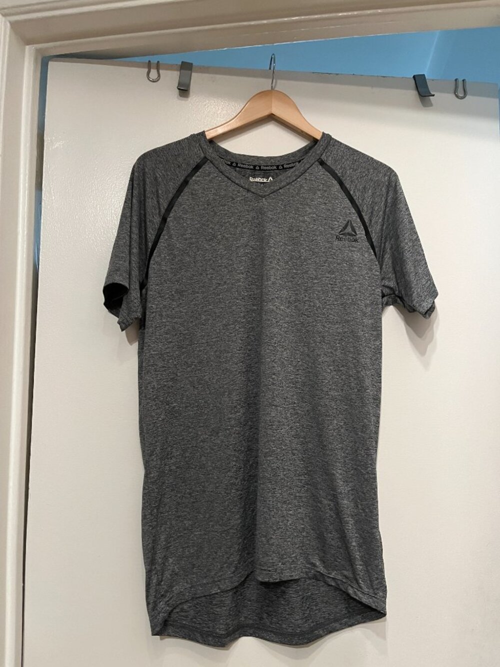 Reebok Gray Black V Neck Active‎ Shirt Medium
